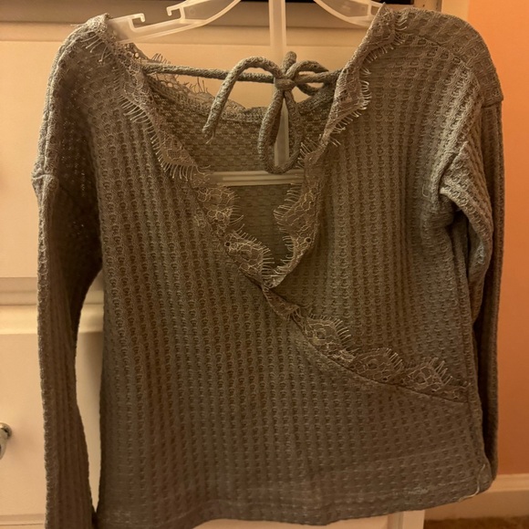 Gray thin long sleeved shirt with lace trim - Picture 2 of 3